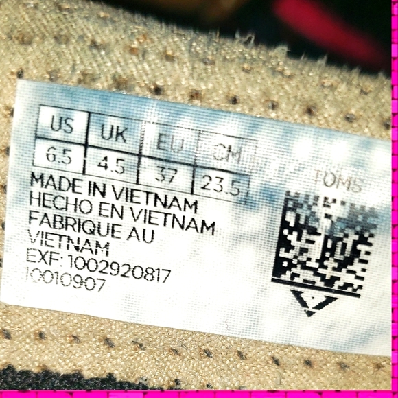 TOMS Hiking Boots - Picture 6 of 6